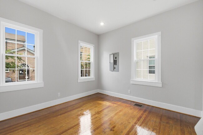 27 Maverick St