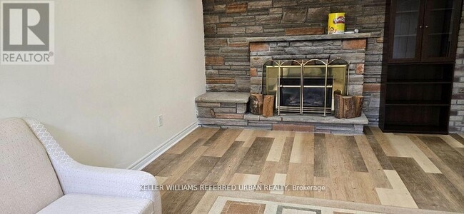 Photo - 49 Halkin Crescent