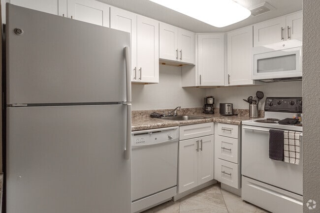 1BR, 1BA - Furnished 1 - 650 SF
