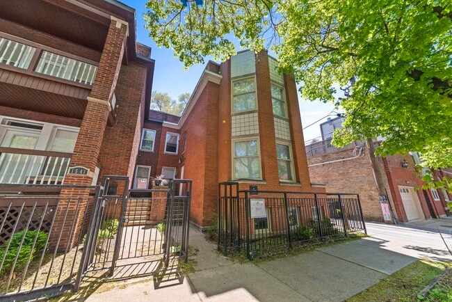 Building Photo - 1545 W Addison St Unit 1545 W Addison