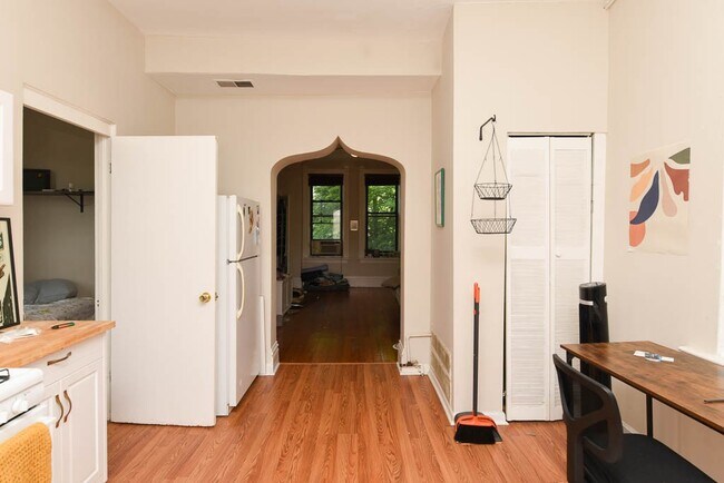 Photo - 2031 W Moffat St Unit 4
