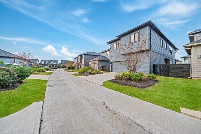 Photo - 18619 Admiration Dr