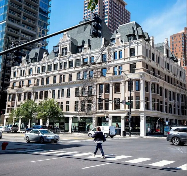 Building Photo - 108 W Chicago Ave Rental