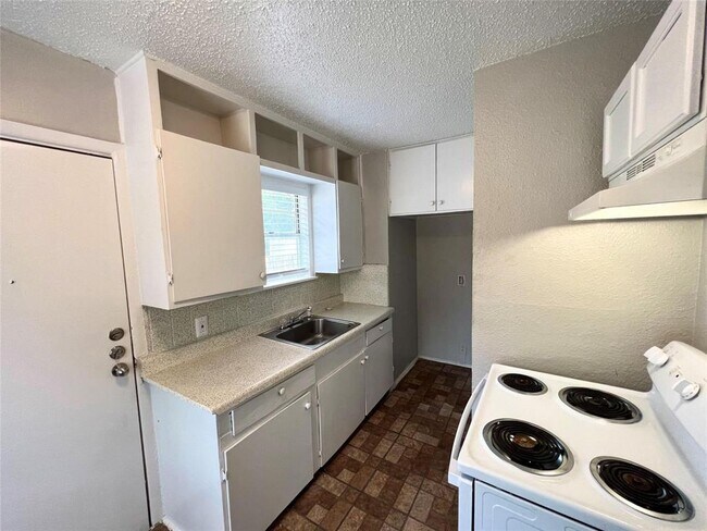 Photo - 6363 Hollis Ave