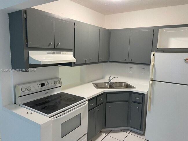 Photo - 1855 Plunkett St Unidad 101