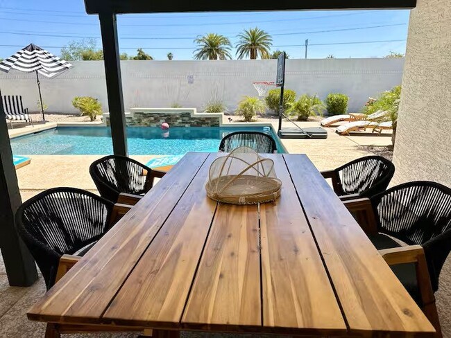 Photo - 609 N Balboa