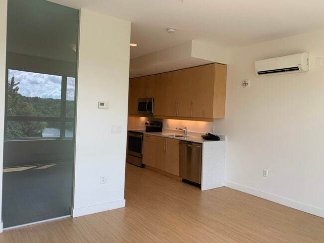 Riverhouse Studio with Desk #518