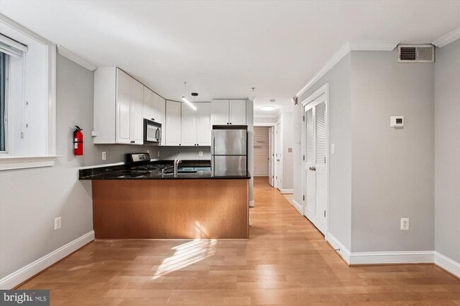 Photo - 1740 18th St NW Unit T2