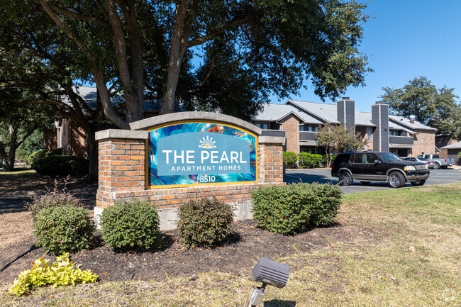 Signage - The Pearl Apartments