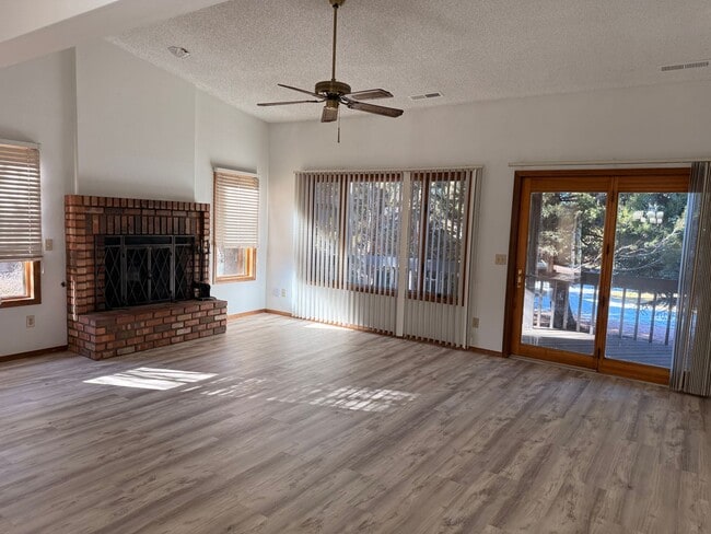2333 N Plateau