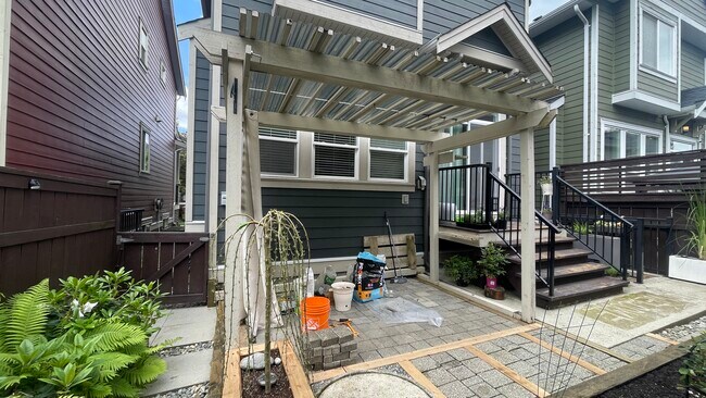 Photo - 7324 191B St