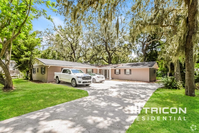 Building Photo - 285 W Oak Hill Rd Rental
