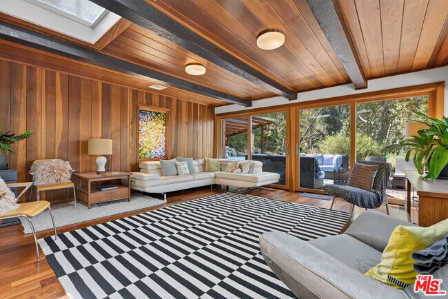 Photo - 1738 Topanga Skyline Dr