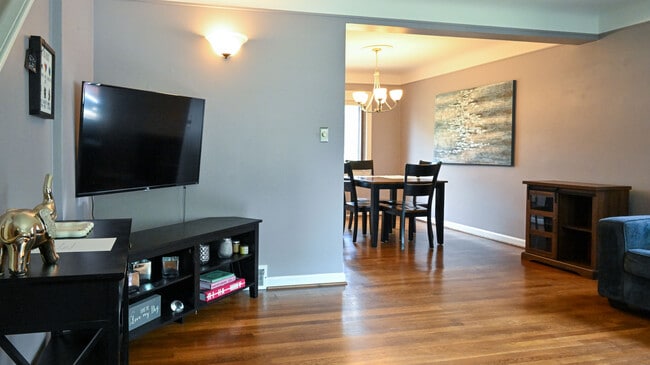 Photo - 2611 Oliver Rd