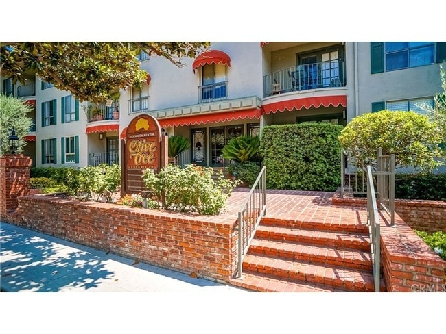 Photo - 330 S Mentor Ave Condo Unit 136