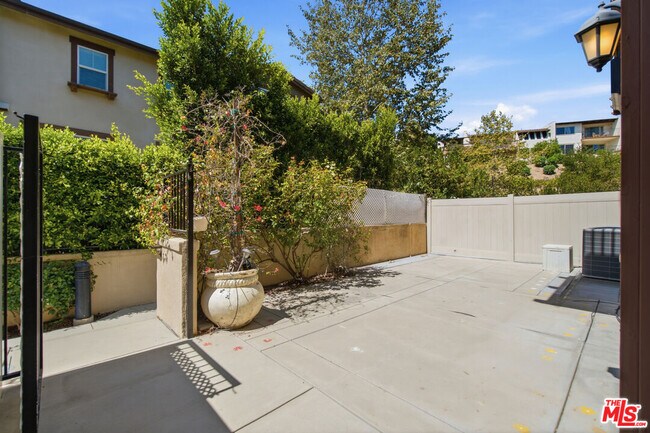 Photo - 732 Tennis Club Ln