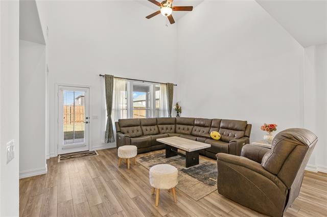 Photo - 528 Wickerdale Wy