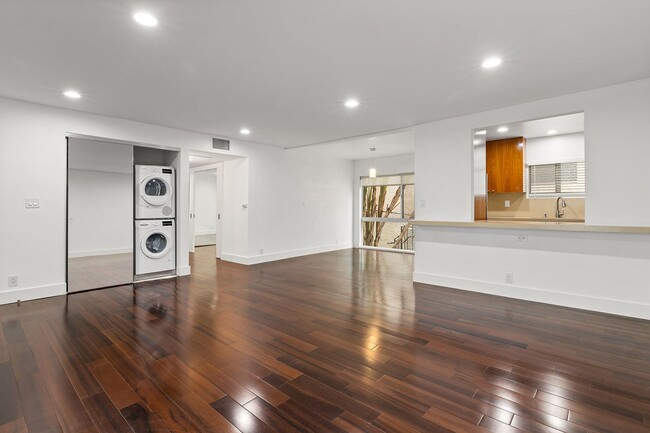 2-Bedroom Condo in Westwood – Available Now! - 2-Bedroom Condo in Westwood – Available Now! Unidad 2