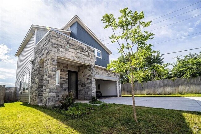 Building Photo - Beautiful Two-Story Home in NW OKC!