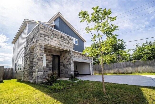 Beautiful Two-Story Home in NW OKC! - Beautiful Two-Story Home in NW OKC!