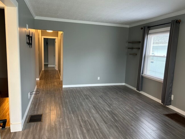 Photo - 475 W Kanawha Ave