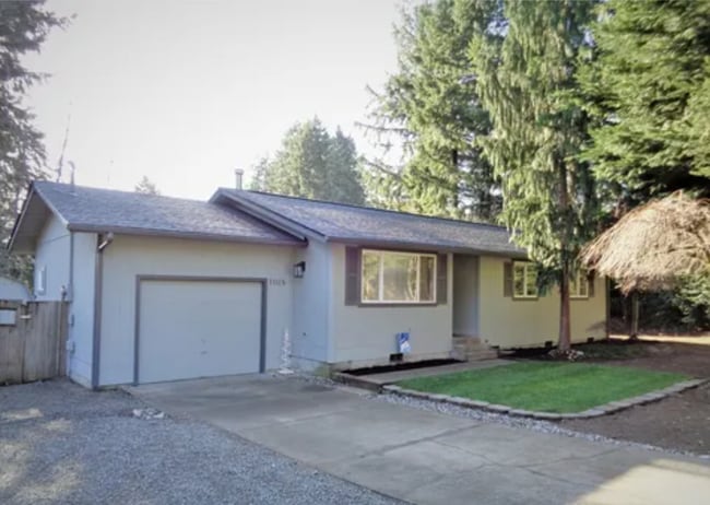 Photo - 1018 SW Shannon Dr House