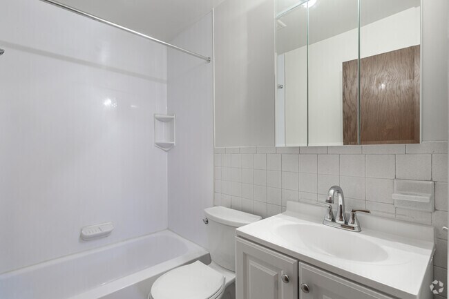 1BR, 1BA - 575SF - Bathroom