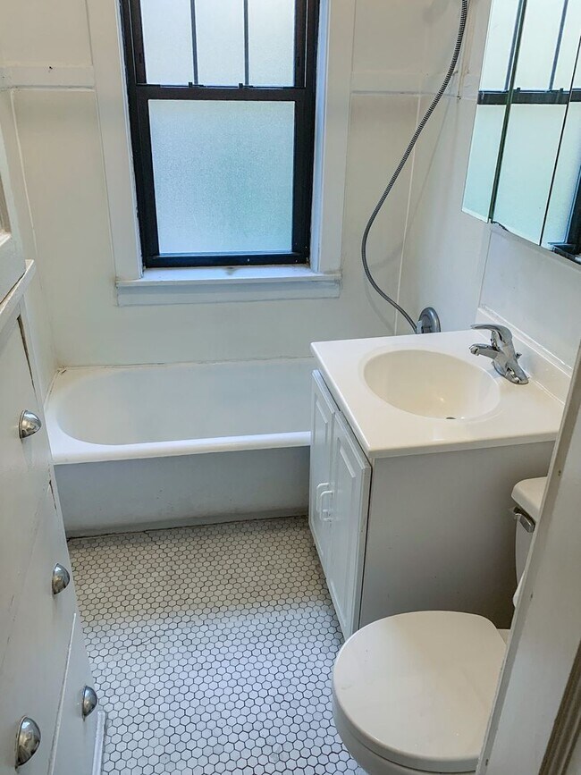 Photo - 1944 W Wilson Ave Unit 1N