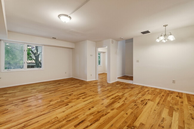 Photo - 183 Livingston Pl
