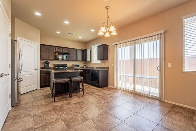 Spacious 3-Bed, 3-Bath Tucson Condo w/ Gar... - Spacious 3-Bed, 3-Bath Tucson Condo w/ Gar...