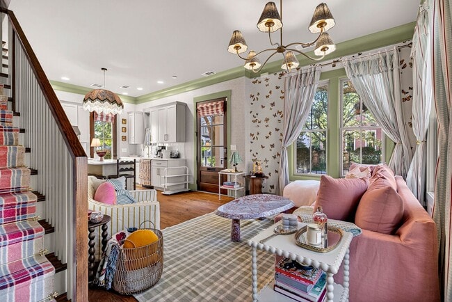 Photo - 214 W Gwinnett St