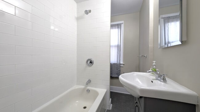 Photo - 1580 Dufferin Pl