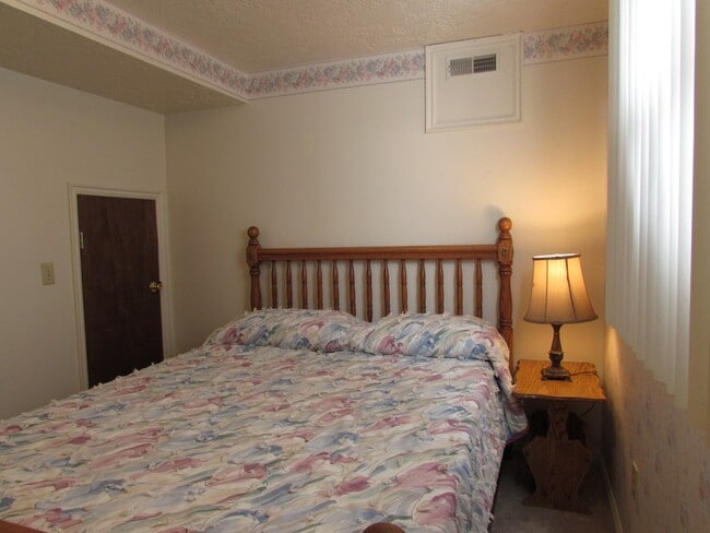 Photo - 252 N Quince St Unit Apt B