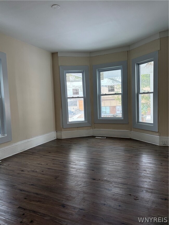 Photo - 74 Genesee St