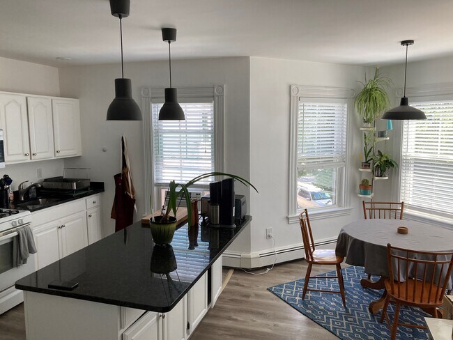 Eat-in kitchen with lots of natural light - 344 Crescent St Unit 2