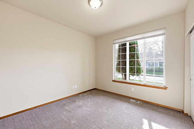 Photo - Vaulted Ceilings, A/C & Fully Fenced Yard – Beautiful 3-Bedroom Olympia Home!