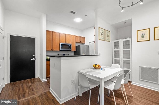 Photo - 309 Holland Ln Unit 104