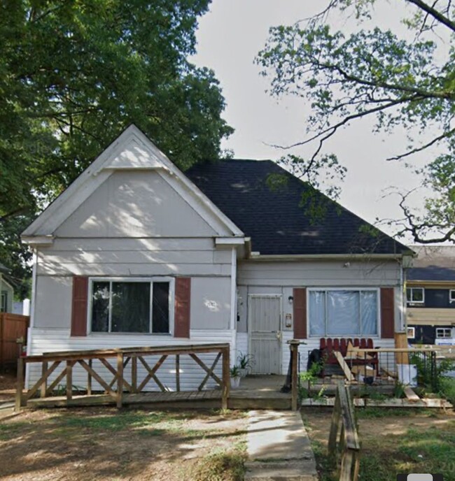 Building Photo - 2502 Chamberlain Ave. Unit B Rental