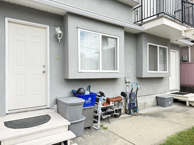 5449 Dundee St.