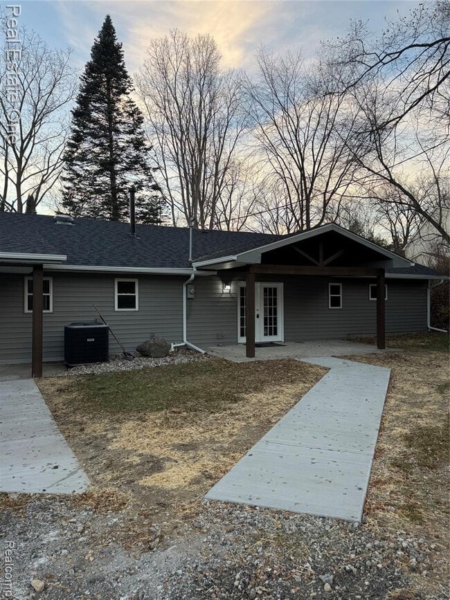 Photo - 7889 Chilson Rd