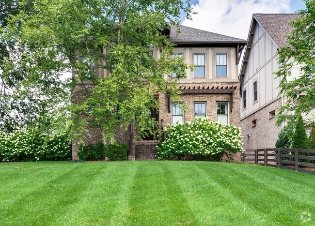 Building Photo - Stunning 4BE/3.5BA home in the heart of Gr...