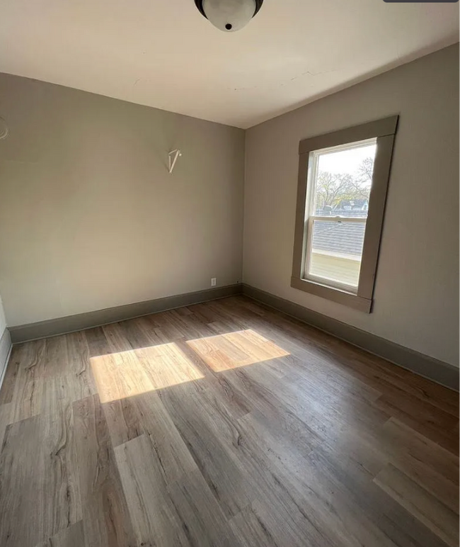 Photo - 1025-1027 Redfield Unit 1027