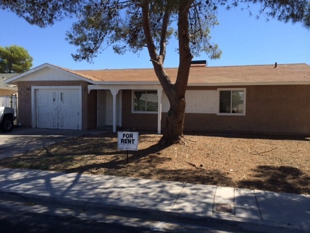 Building Photo - 3 Bedroom 2 Bathroom with Swimming Pool Tropicana & Nellis Area