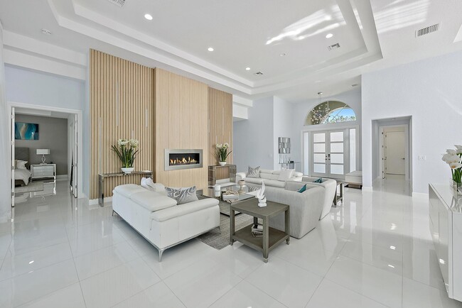 Photo - 8988 Lakes Blvd