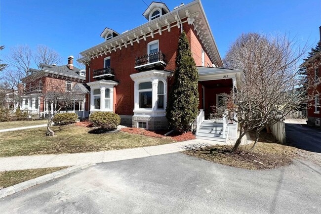 Building Photo - 215 Charles St