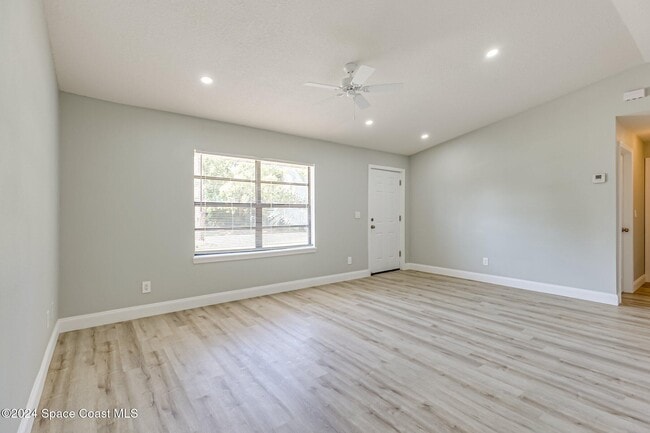 Photo - 861 Furth Rd NW