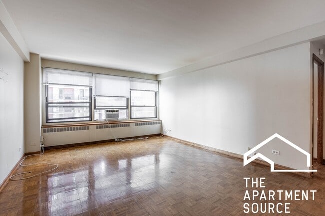 Photo - 4180 N Marine Dr Unit 4180 North Marine Drive