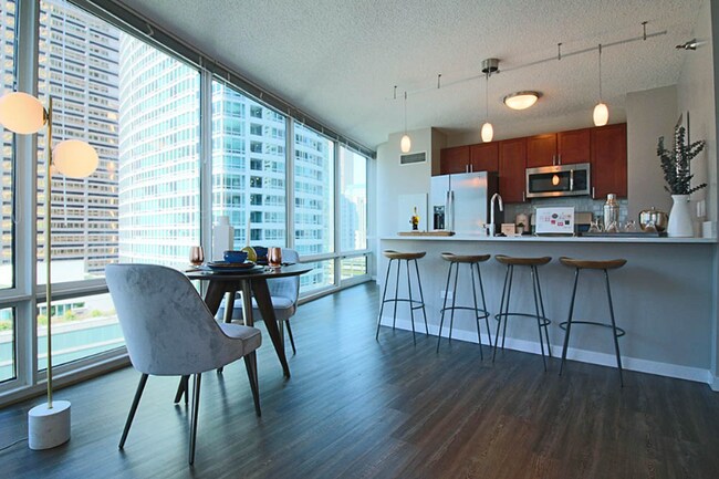 Photo - 539 N McClurg Ct