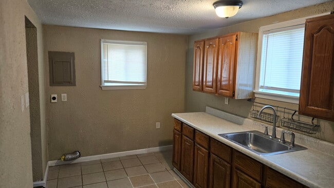 Photo - 5304 Woodward St