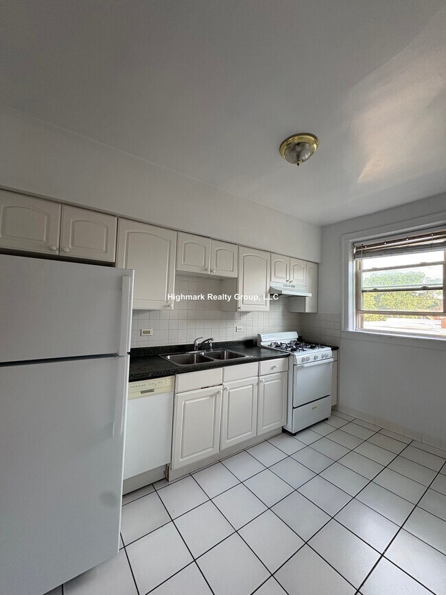 Photo - 830 Reba Pl Unit 3OS